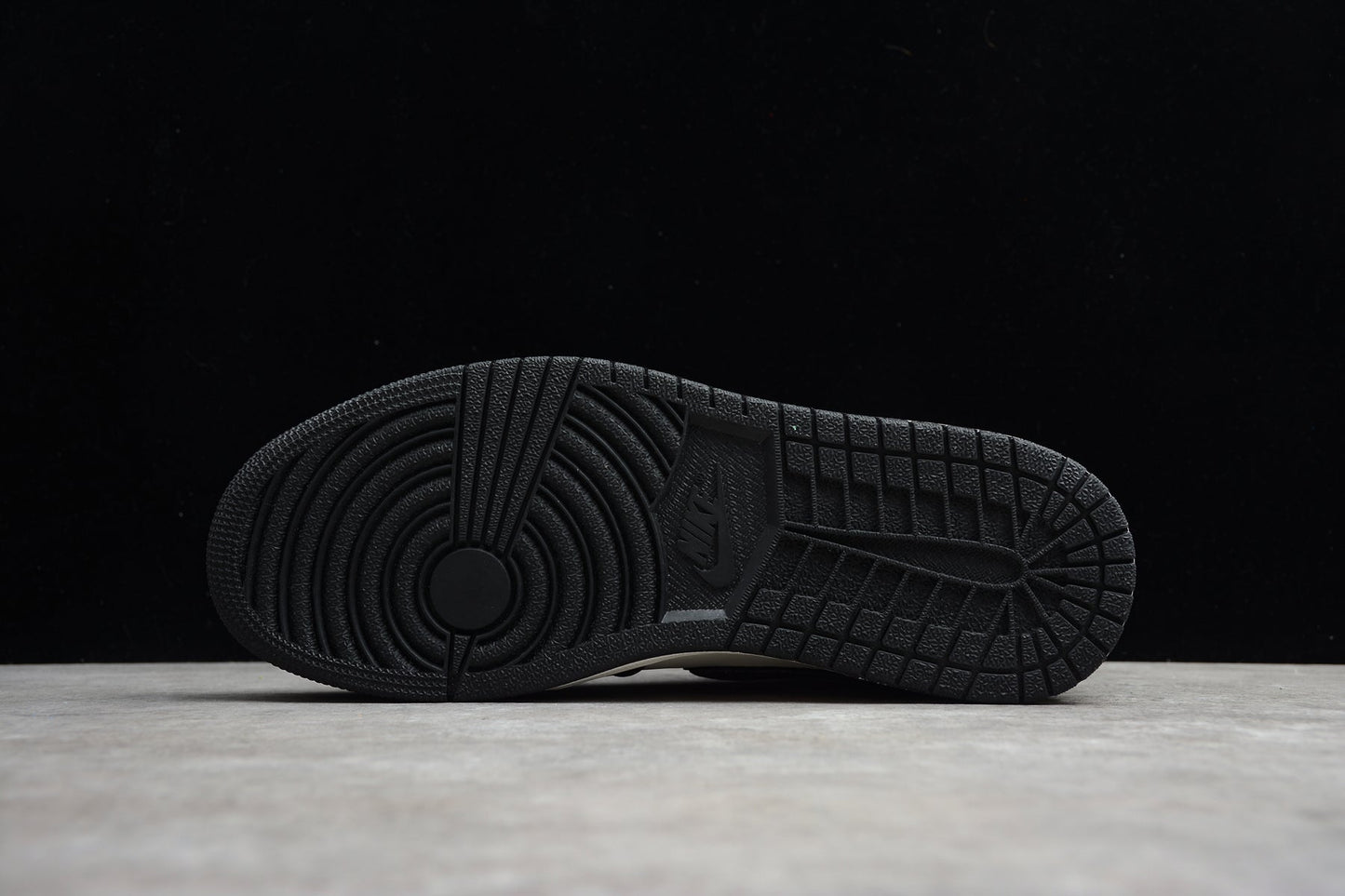 Air jordan mid black