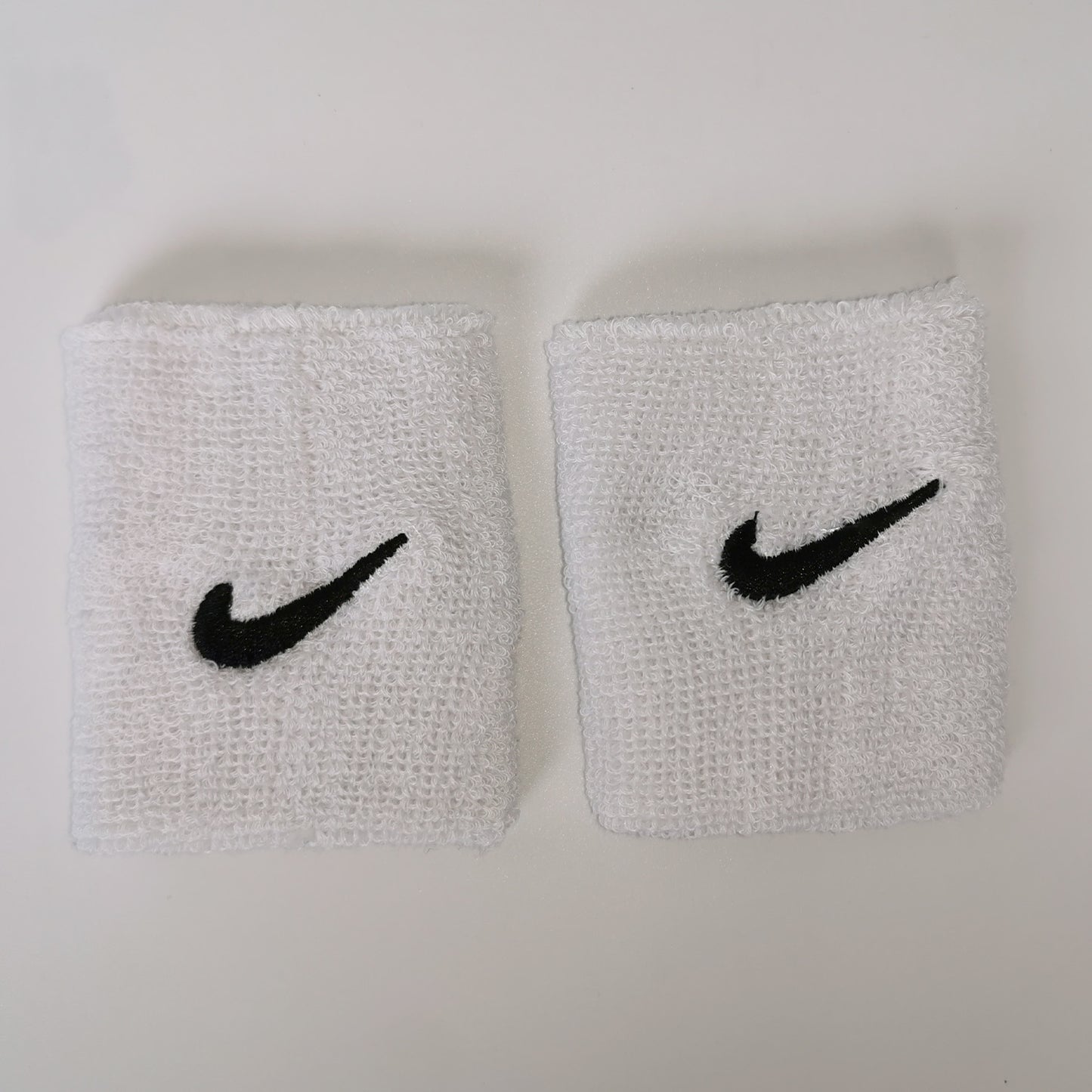 NIKE PLAYER HAND BAND