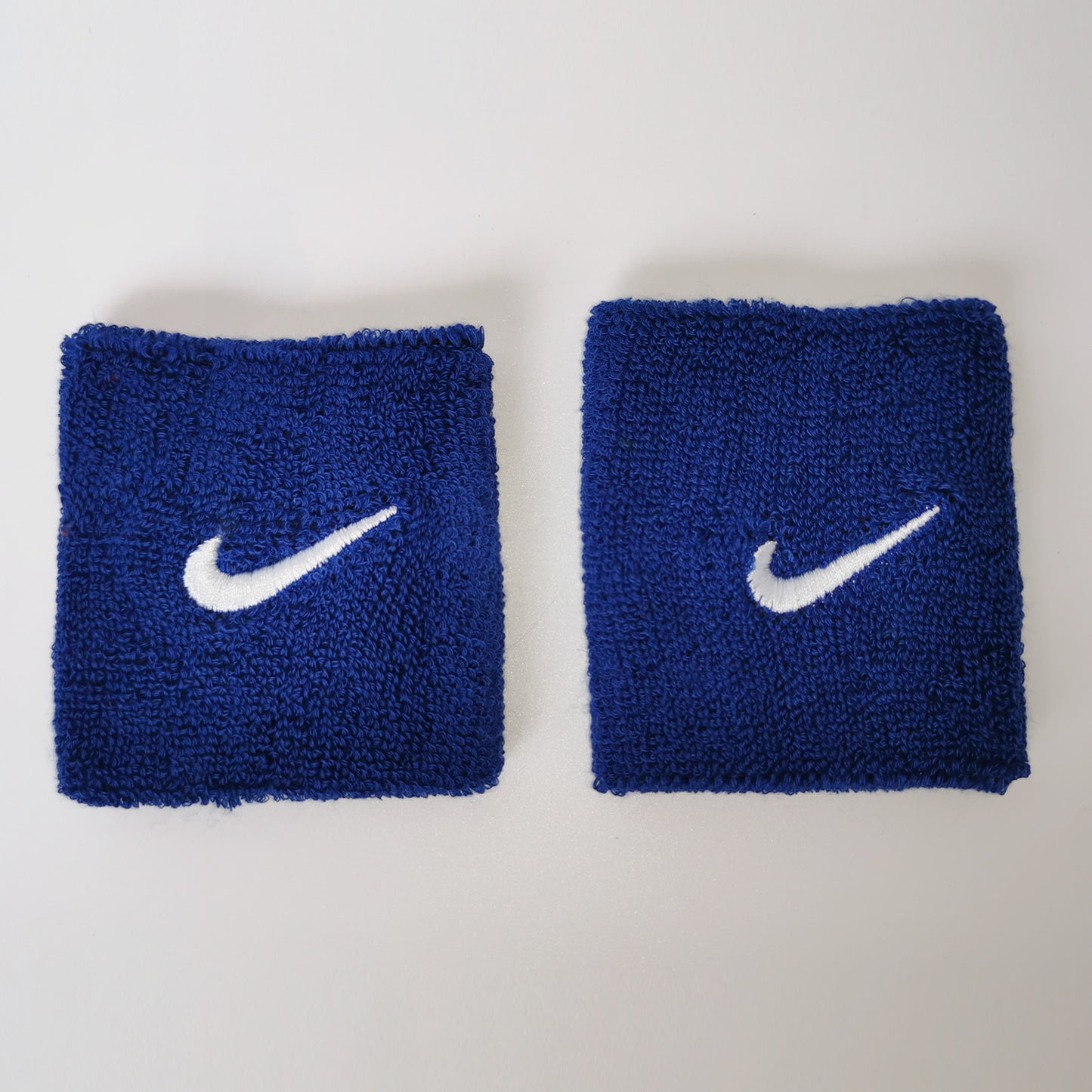 NIKE PLAYER HAND BAND