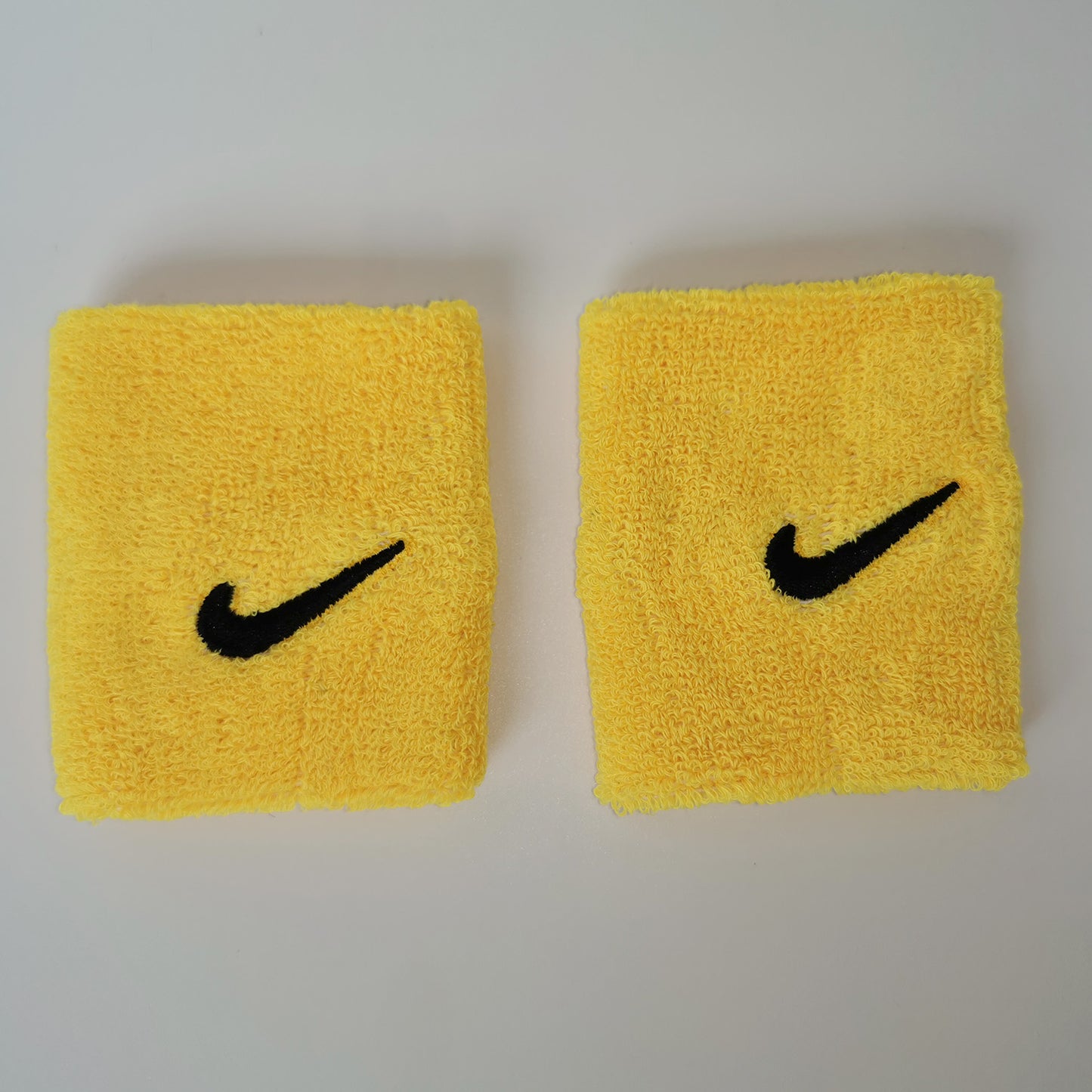 NIKE PLAYER HAND BAND