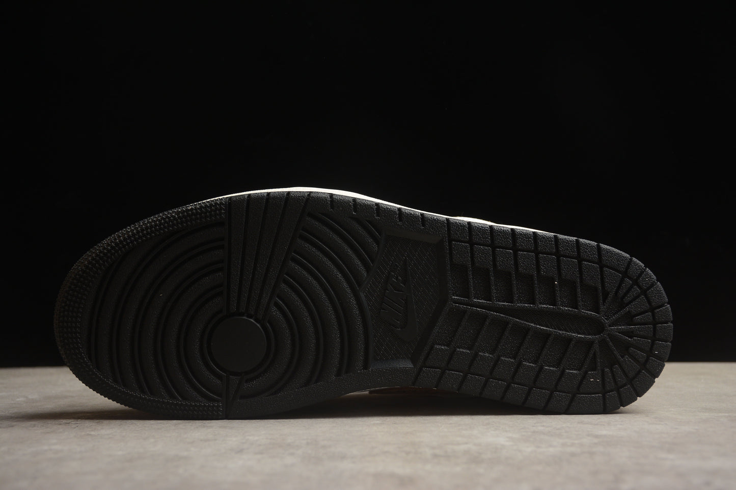 Air jordan low 1 beige