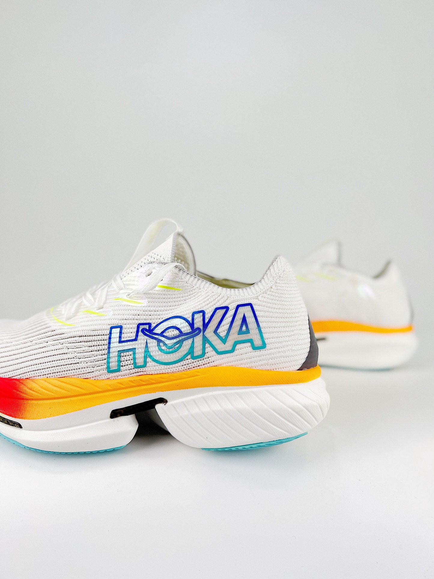HOKA UCIELOX1