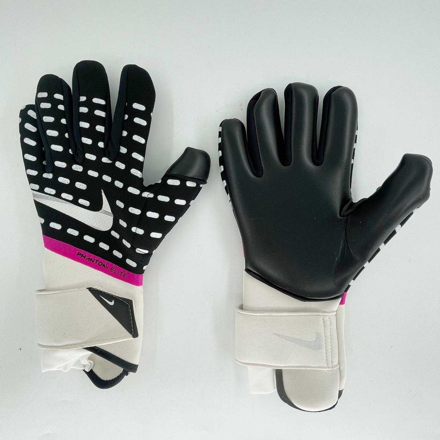 nike gloves black and white