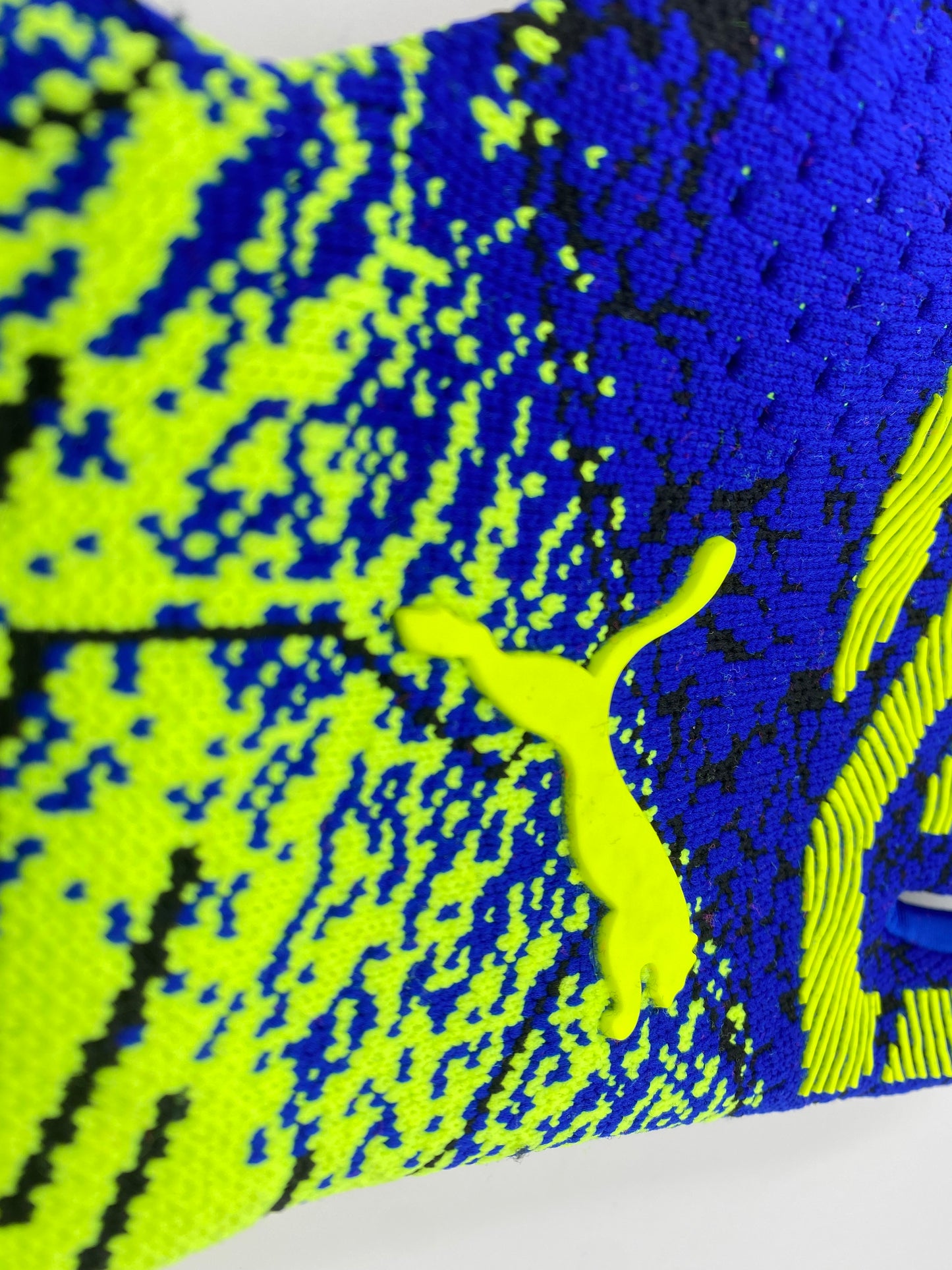 nike gloves blue and yellow
