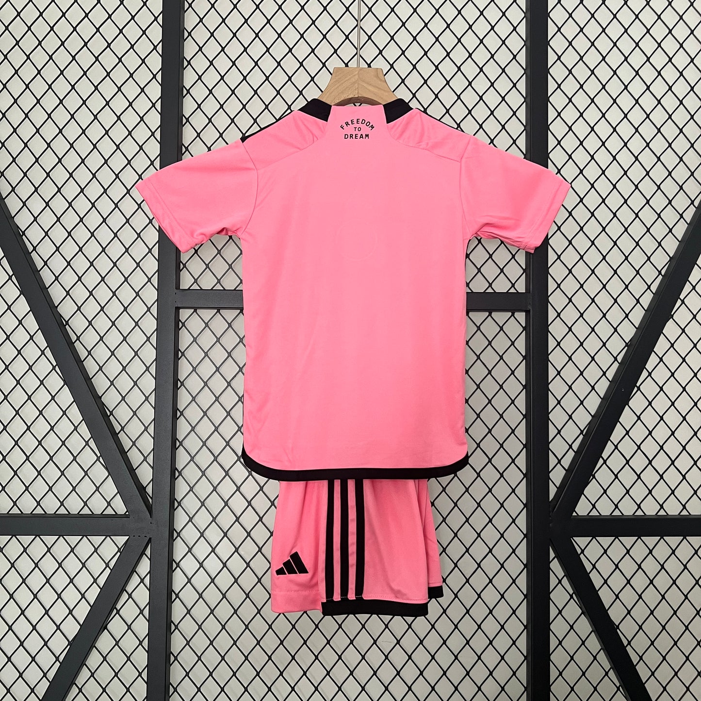 24/25 kids Miami home size: 16-28