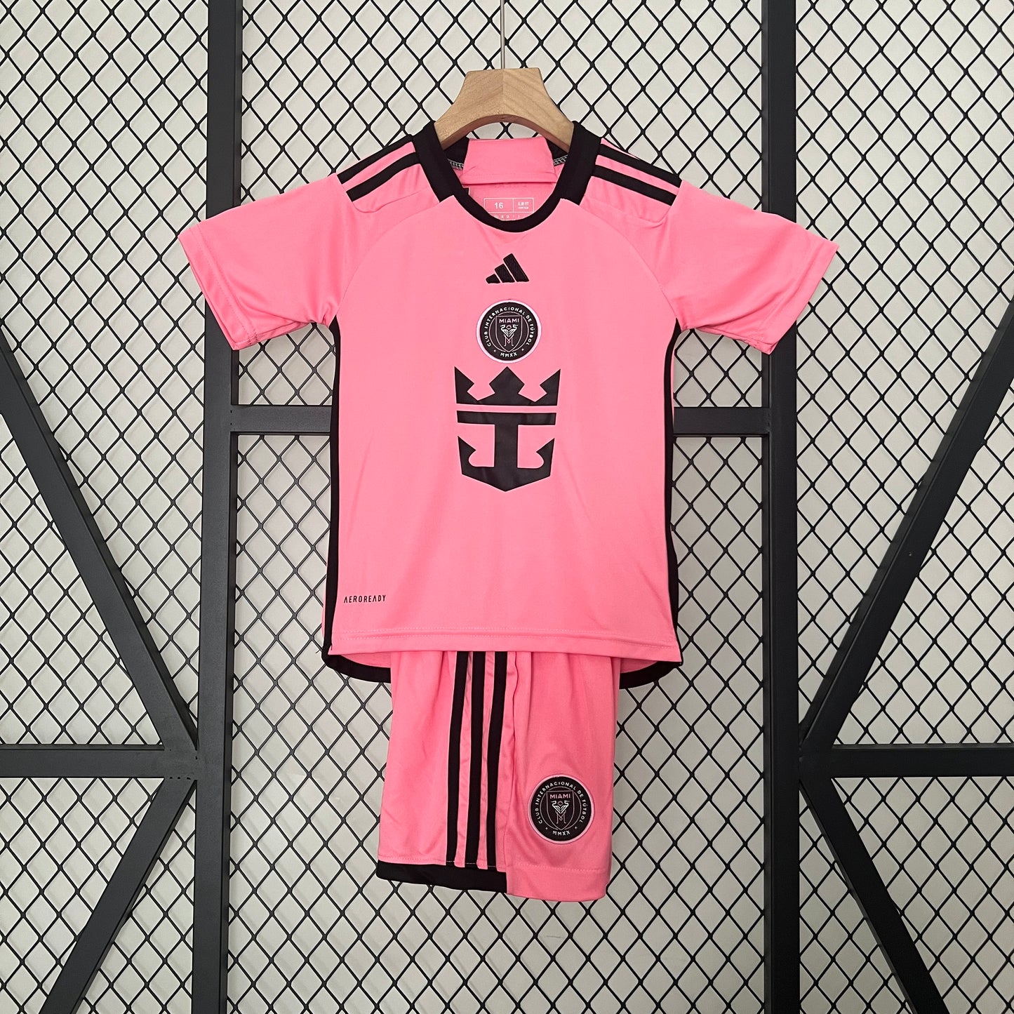 24/25 kids Miami home size: 16-28