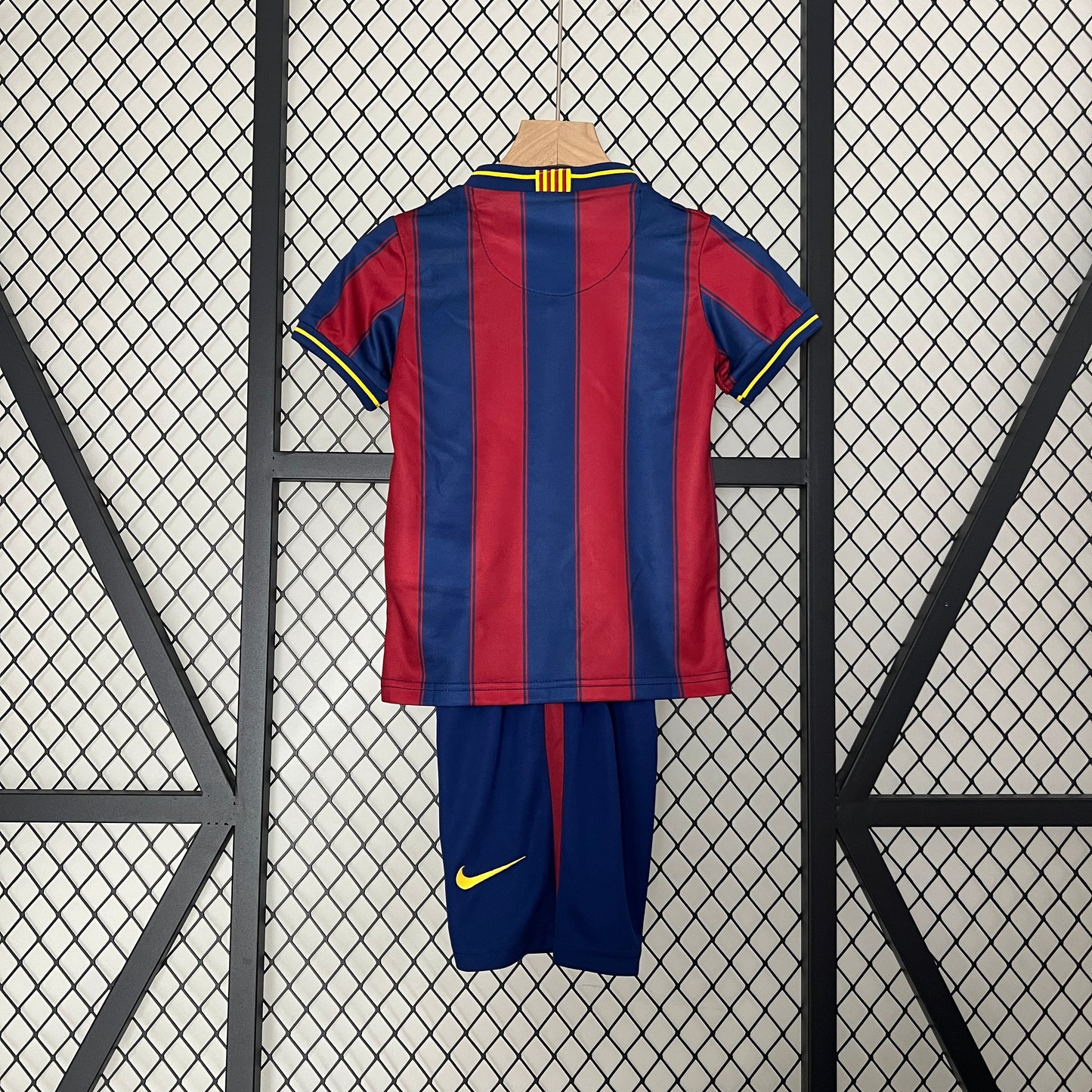 kids Barcelona 09/10 home size: 16-28