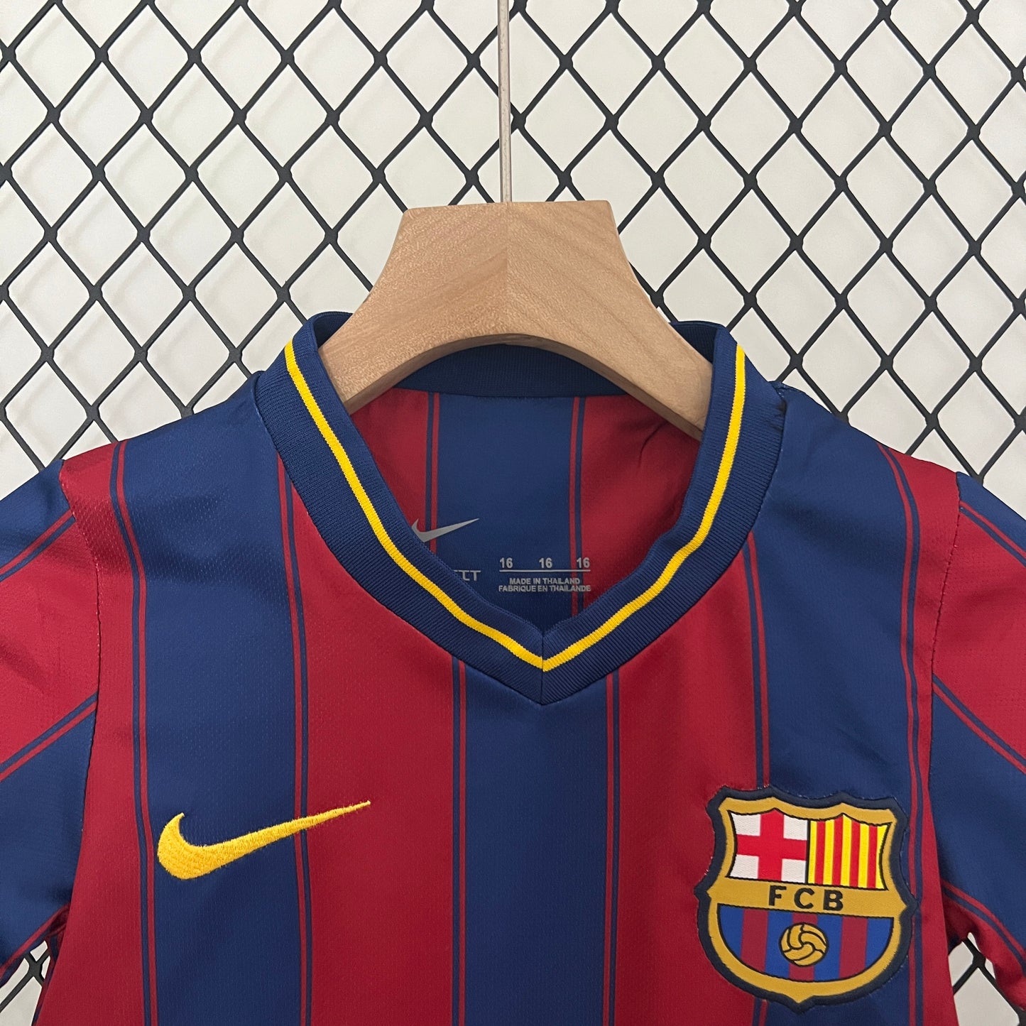 kids Barcelona 09/10 home size: 16-28