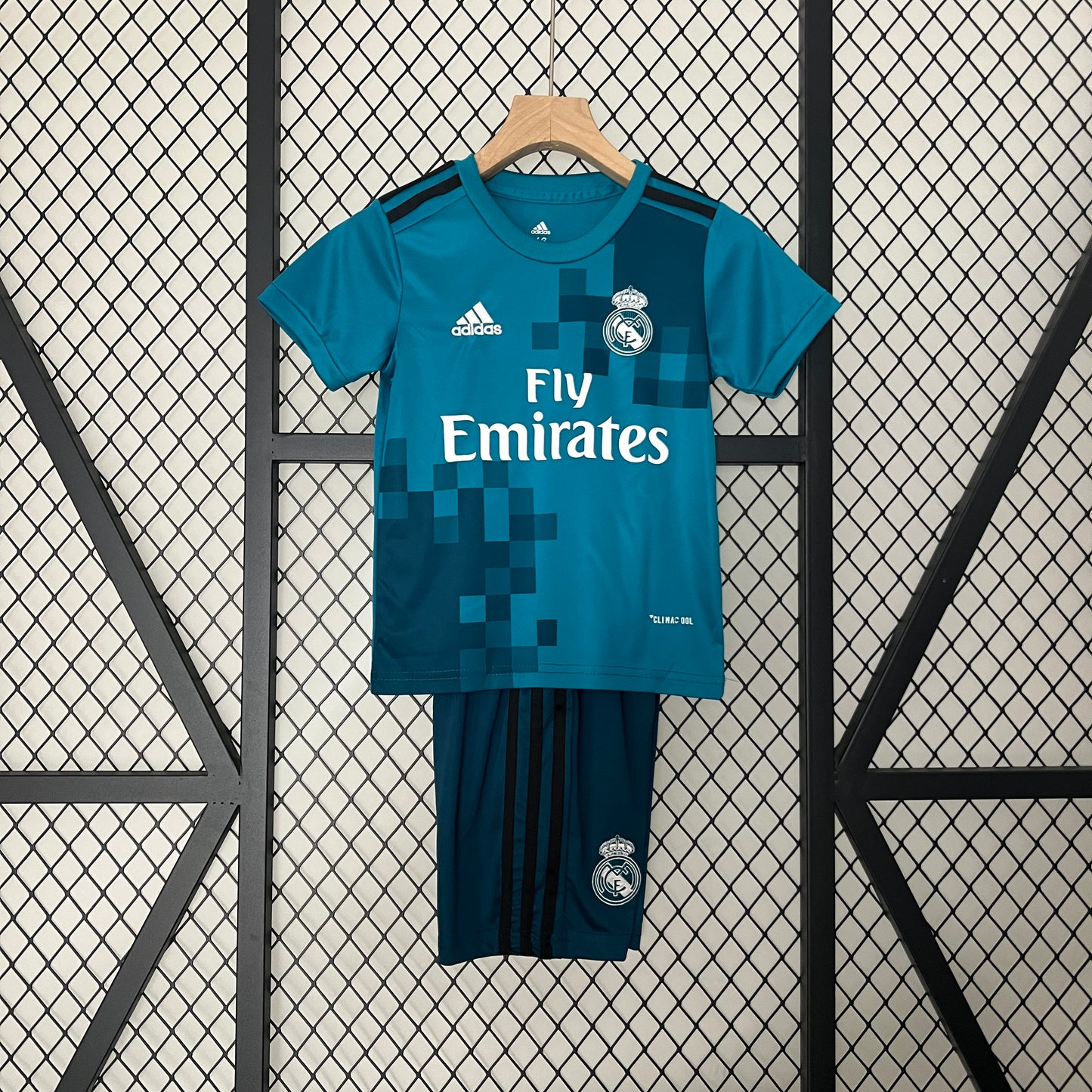 kids Real Madrid 17/18 third away size: 16-28