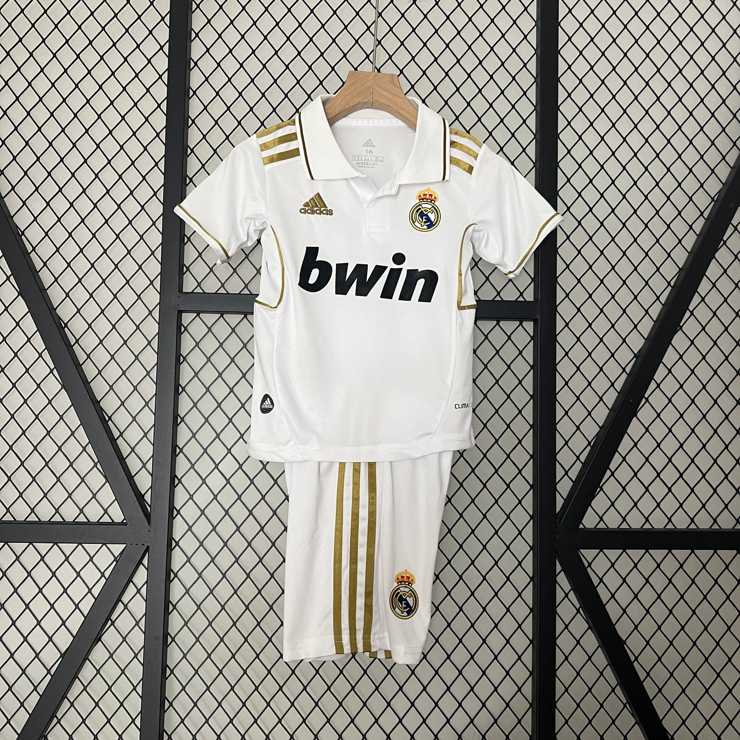 kids Real Madrid 11/12 home size: 16-28