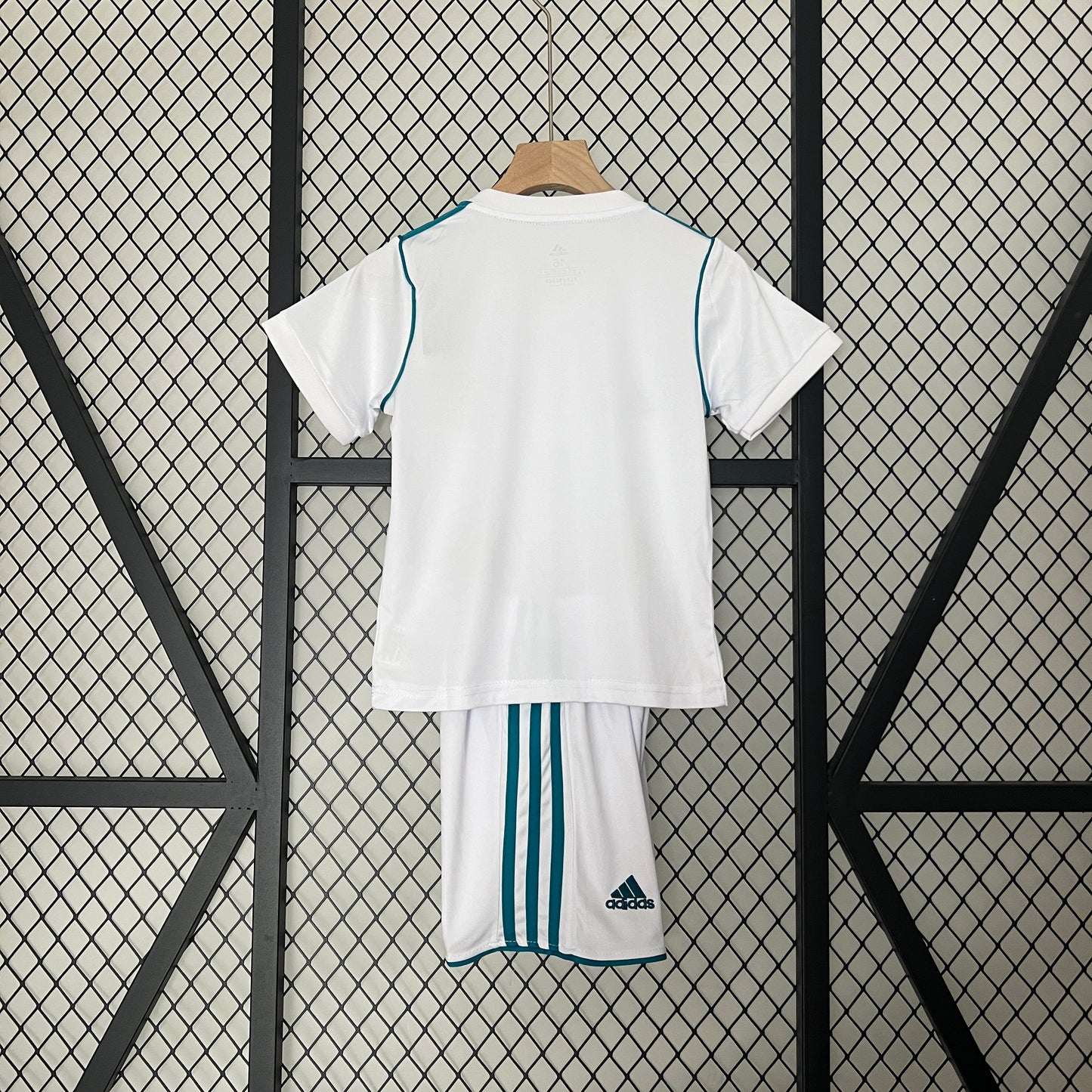 kids Real Madrid 17/18 home size: 16-28