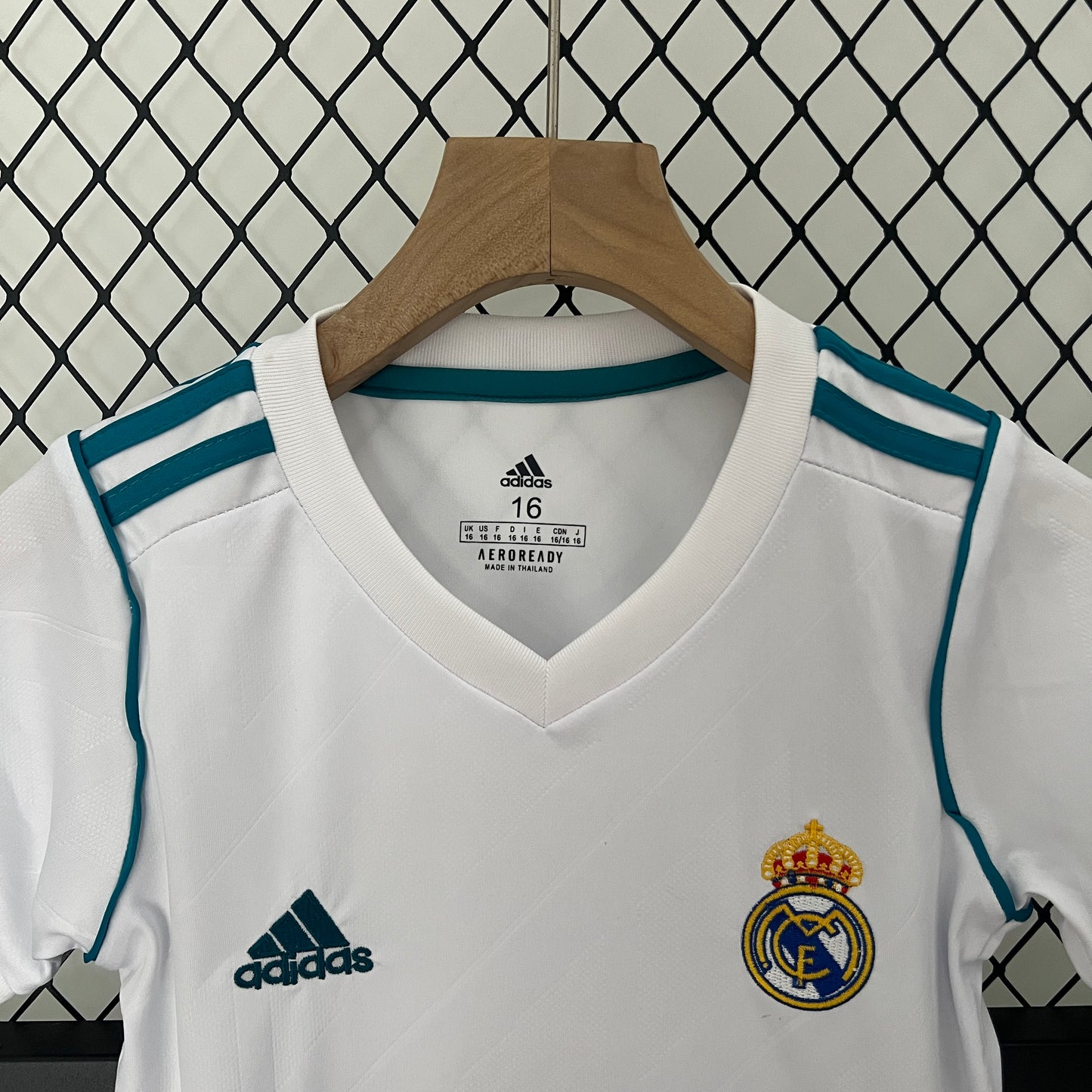 kids Real Madrid 17/18 home size: 16-28