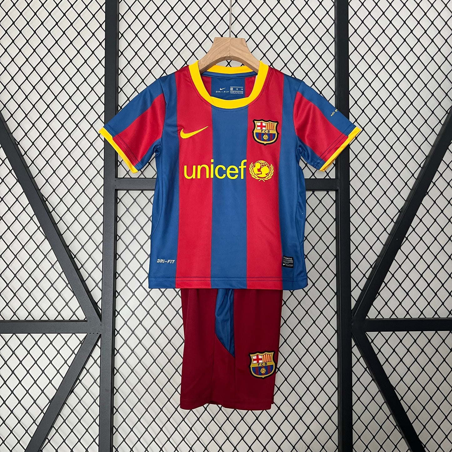 kids Barcelona 10/11 home size: 16-28