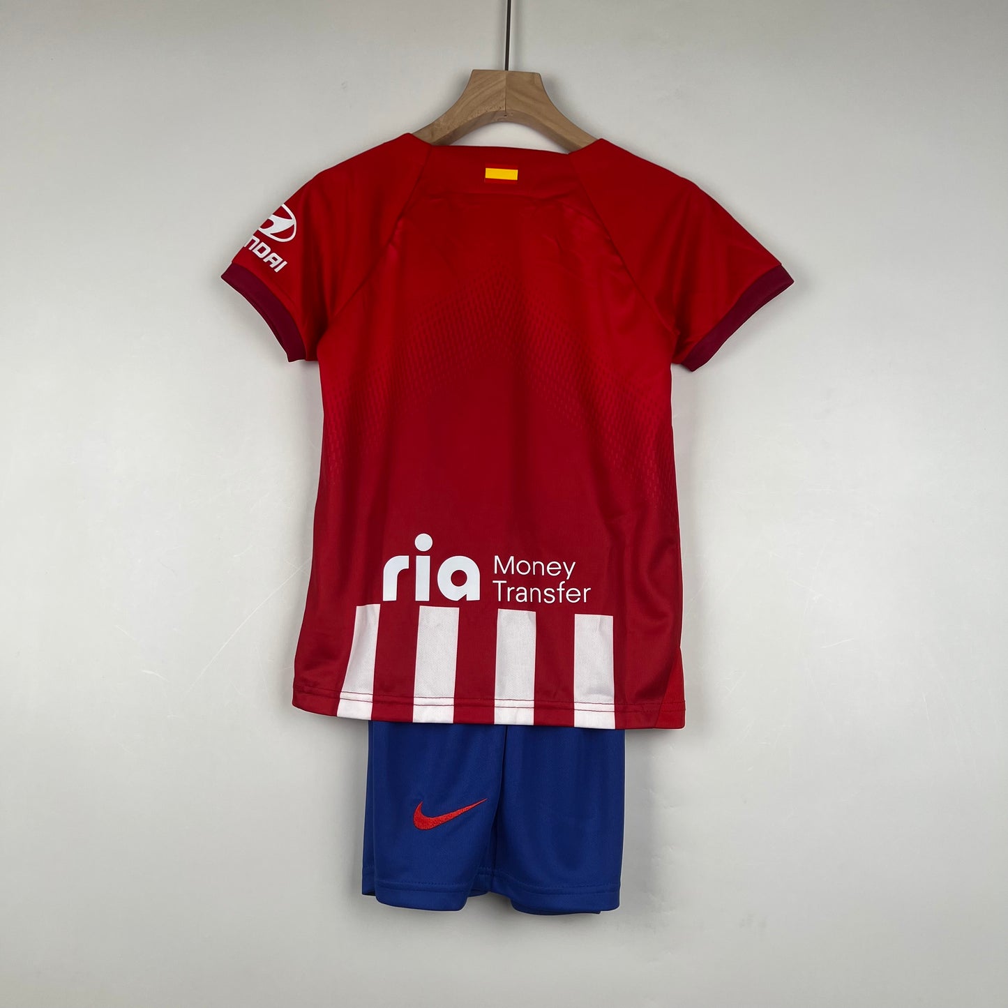 23/24 Kids Atletico Madrid home size: 16-28