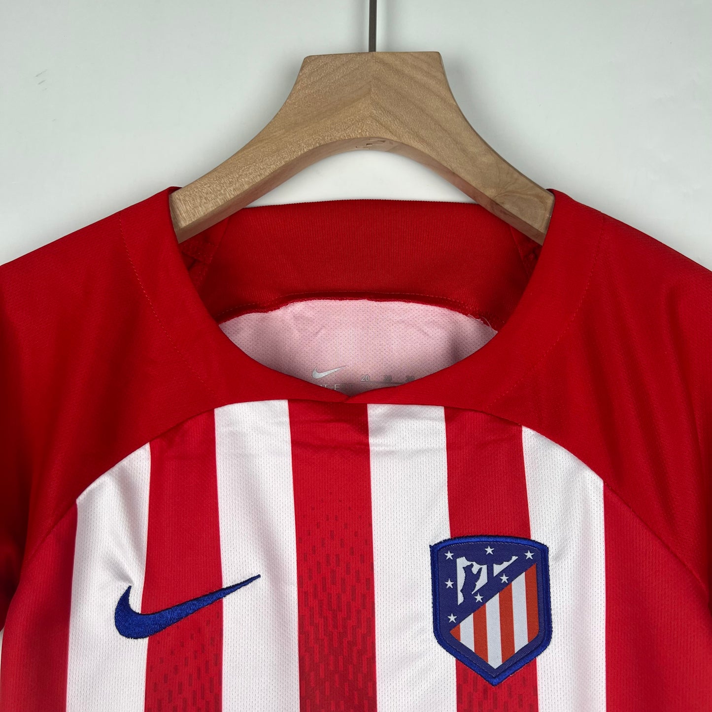 23/24 Kids Atletico Madrid home size: 16-28