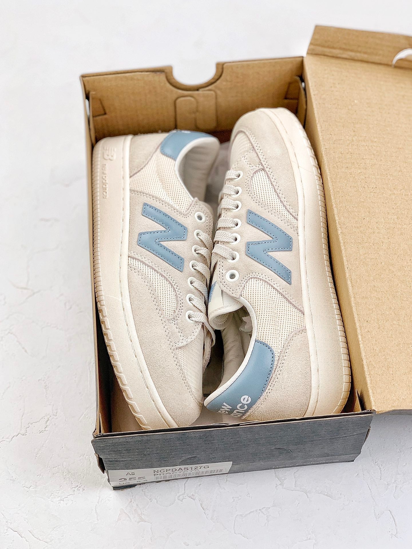 New Balance Pro Court
Beige Ocean blue