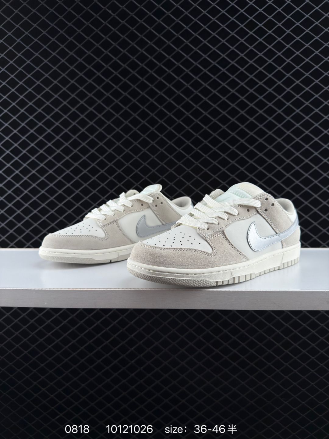 Nike Dunk Low Shoes SB series classic versatile casual sports shoes are filled with thick tongue, which greatly improves comfort, and is also more convenient to put on and take off the midsole. The soft and comfortable foot feel of ZoomAir air cushion is added to effectively absorb the extreme sports such as skateboards and other extreme sports.