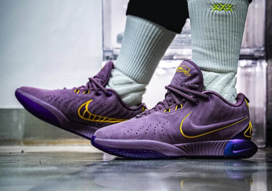 BASKETBALL SHOES