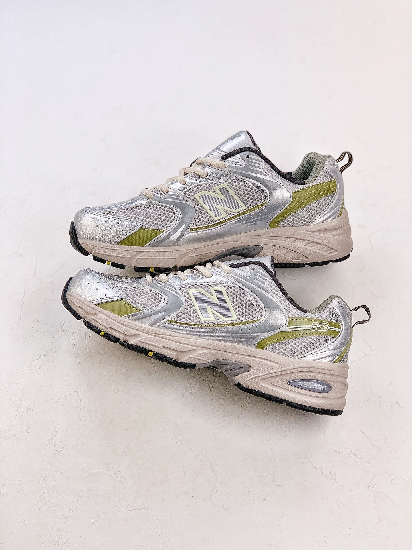New Balance 530 Silver white