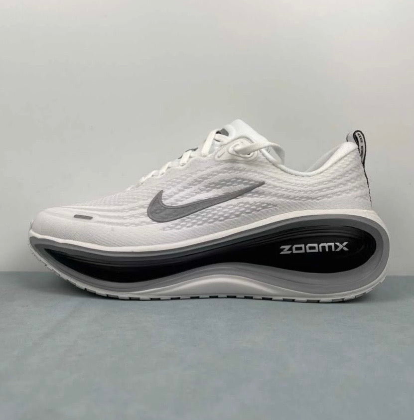 Nike Vomero Plus Stock