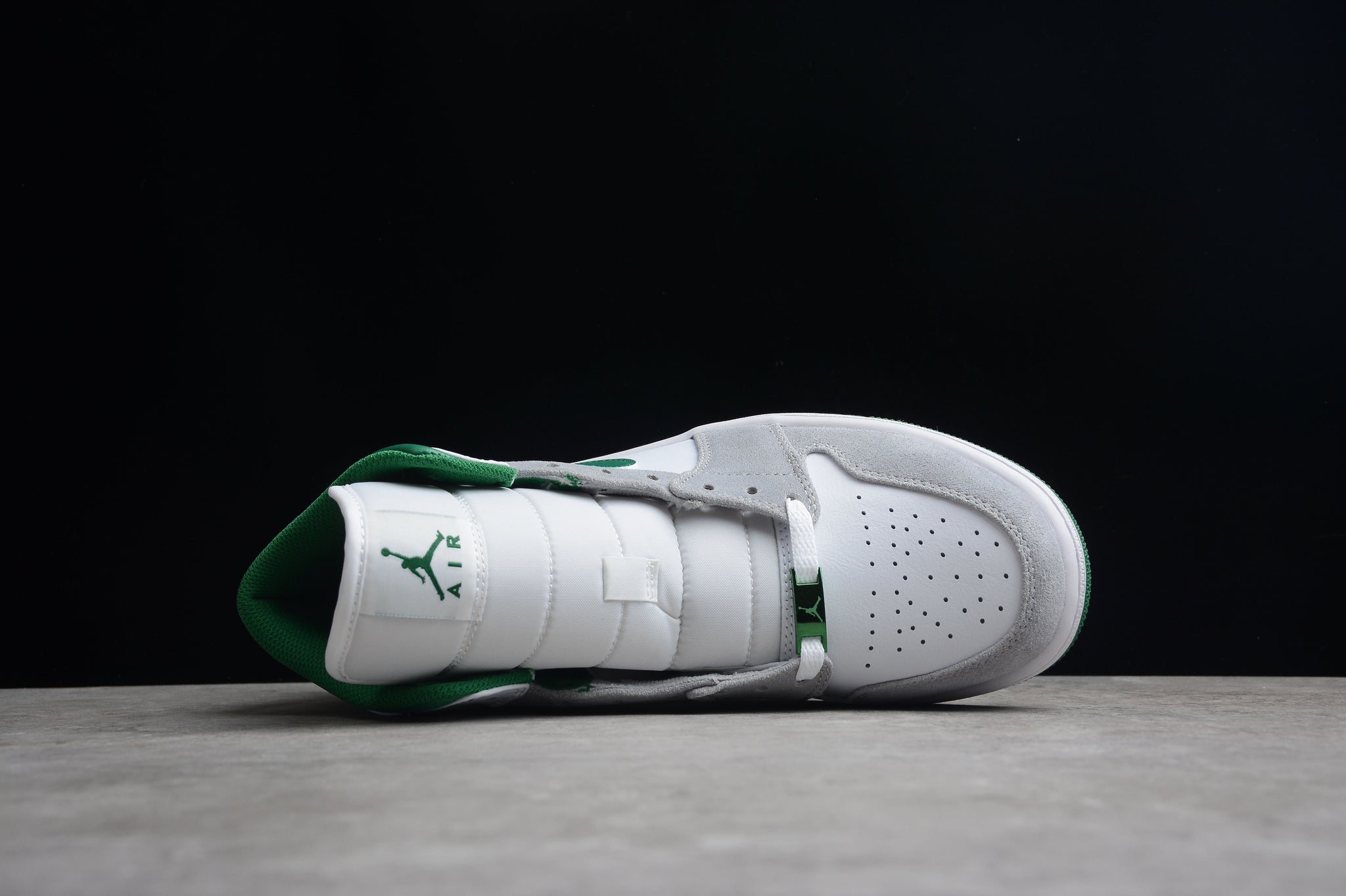 Air jordan mid grey green