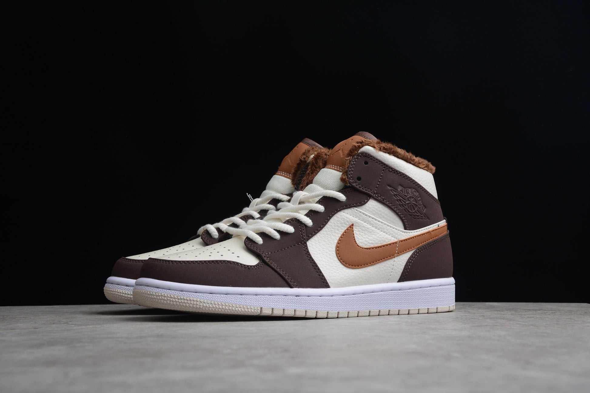 Air jordan mid teddy brown