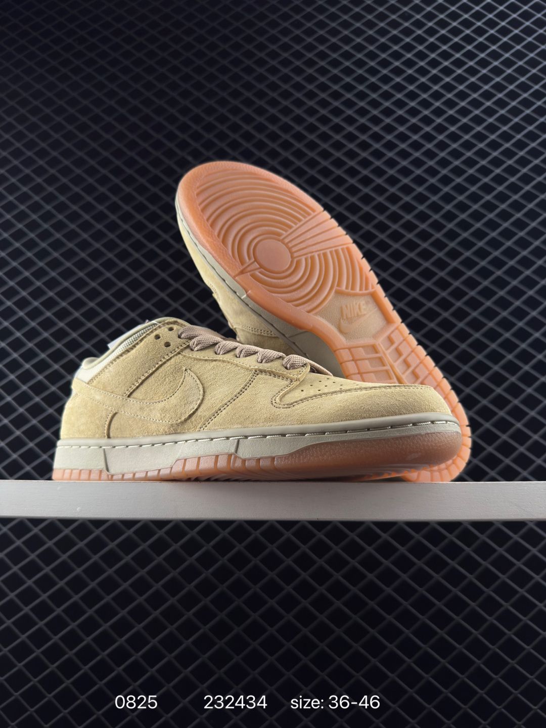 Nike Dunk Low Shoes SB series classic versatile casual sports shoes are filled with thick tongue, which greatly improves comfort, and is also more convenient to put on and take off the midsole. The soft and comfortable foot feel is added to the ZoomAir air cushion, which effectively absorbs extreme sports such as skateboards and lands on the ground.