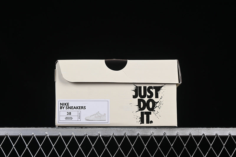 【320】【WP0212-013】-[SB DUNK LOW WHITE/PINK]-[WOMAN:35.5-40]