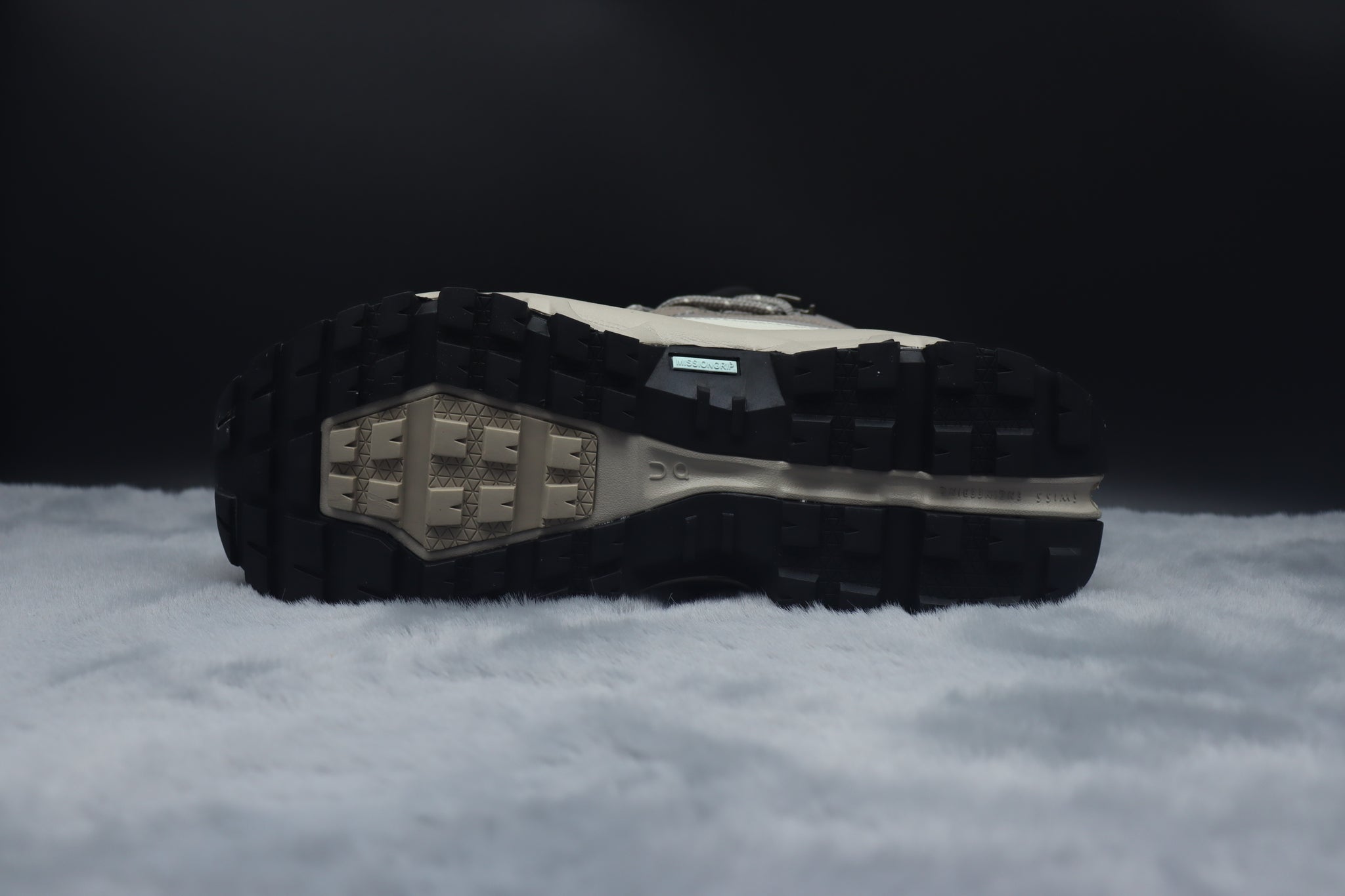 ONCLOUD ROCK LOW WATER PROOF
