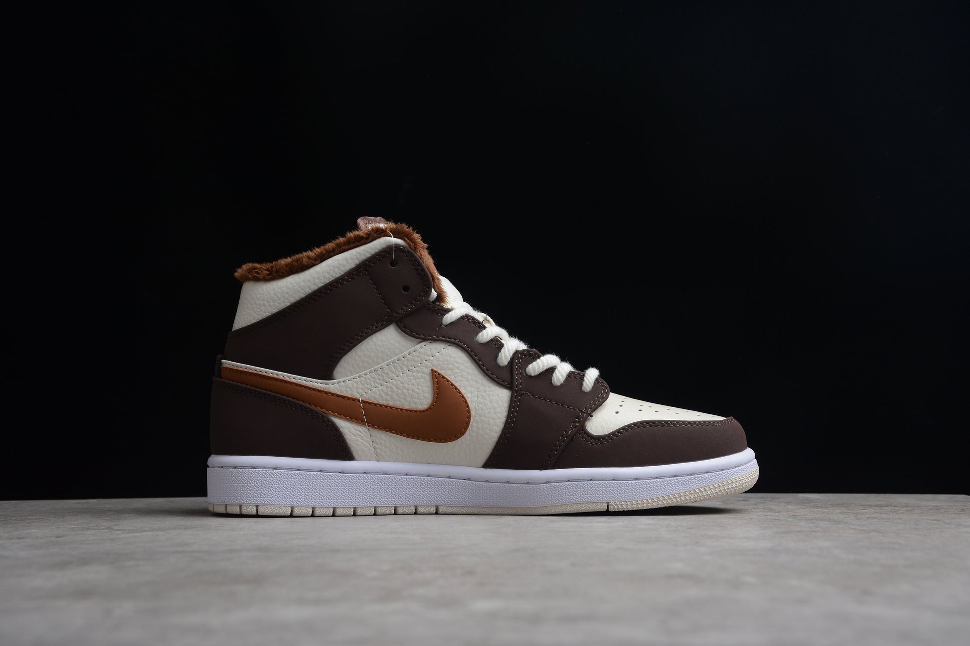 Air jordan mid teddy brown