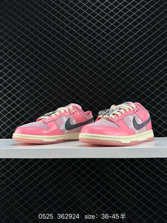 2 Authentic Nike SB Dunk Low Series Retro low-top casual sports skateboard shoes. The ZoomAir cushion is soft and comfortable, effectively absorbing the impact of skateboarding and other extreme sports when they land, providing better protection for street athletes.