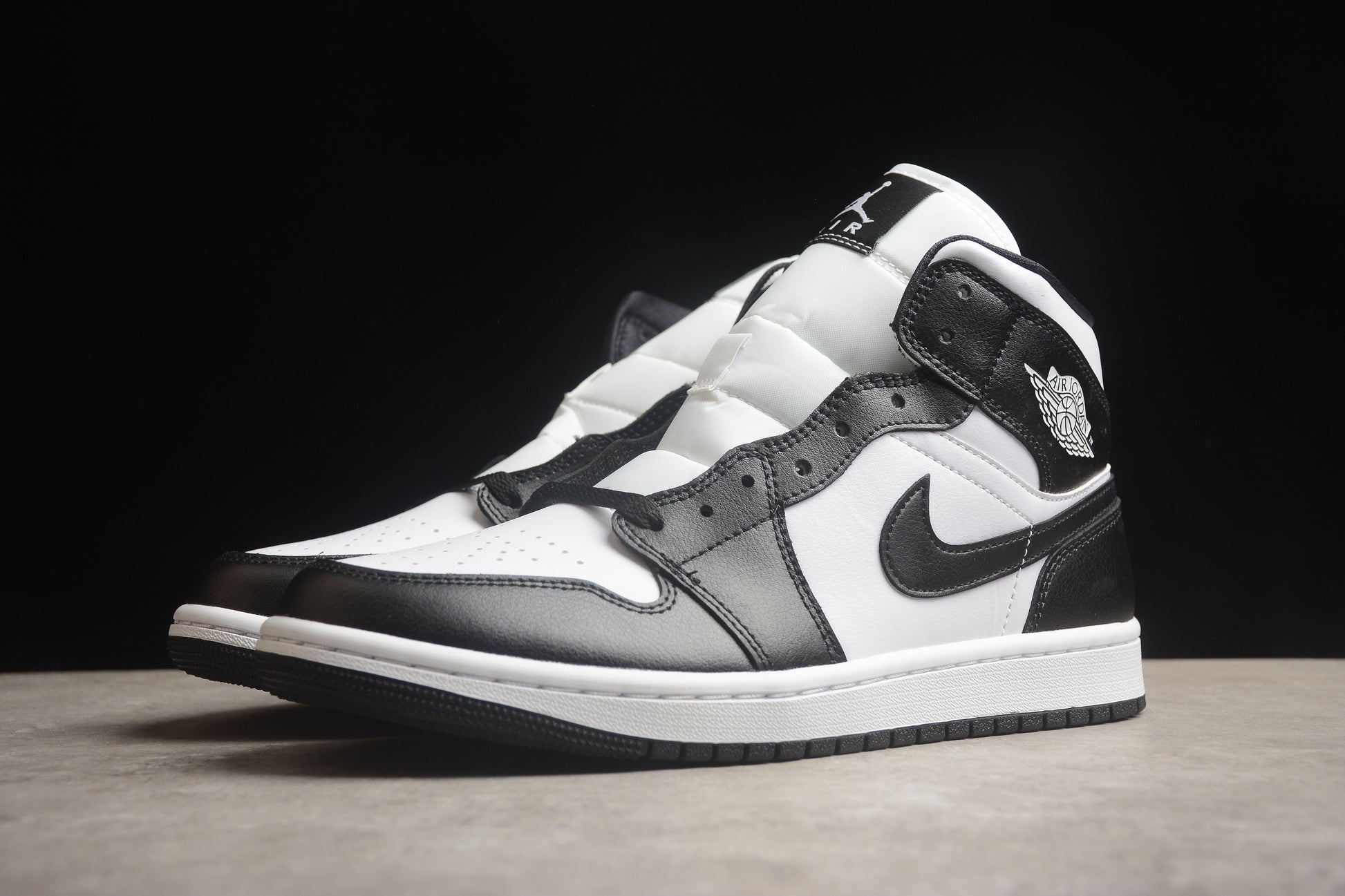 Air jordan mid classical black