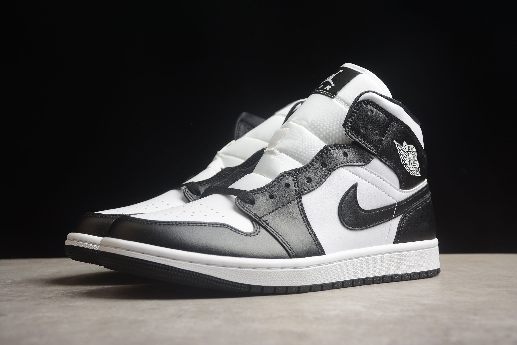 Air jordan mid classical black