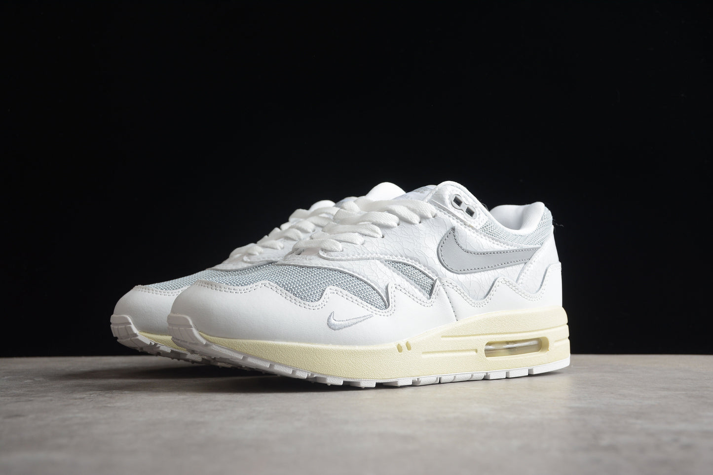 Nike Air max 1 grey