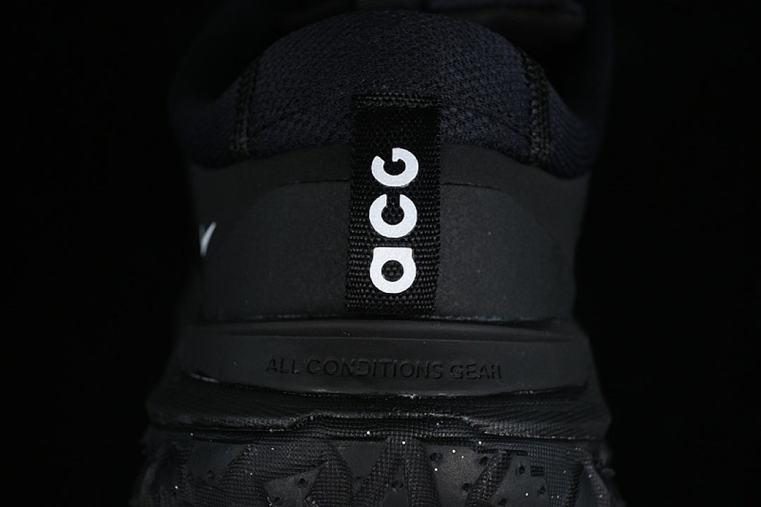 ACG MOUNTAIN FLY 2 LOW SP BLACK/BLACK/WHITE