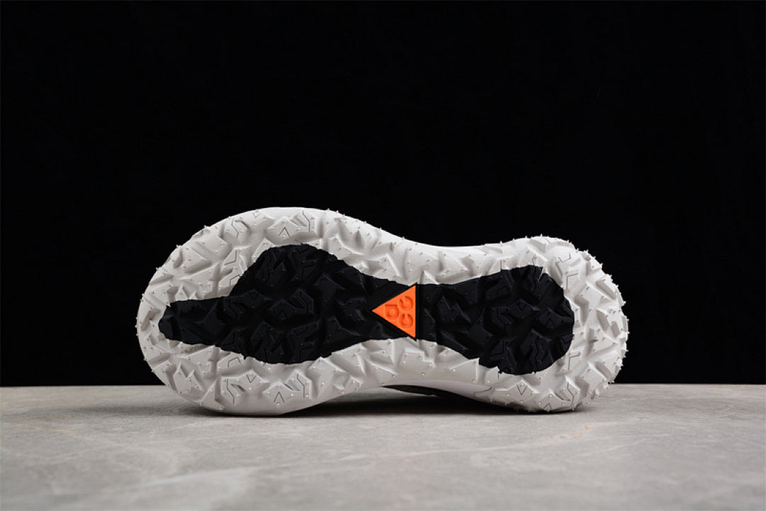 ACG MOUNTAIN FLY 2 WHITE/BLACK