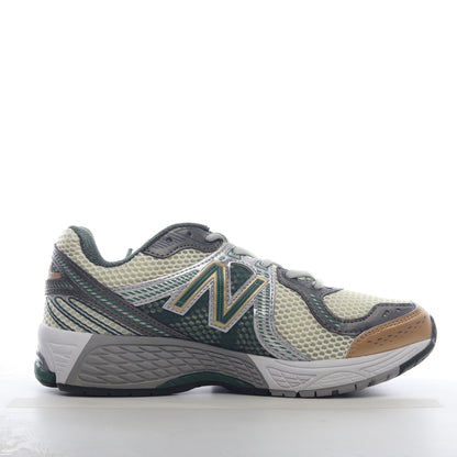 New Balance 860