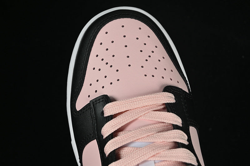 【300】【CW1590-100】-[SB DUNK LOW BLACK/PINK]-[WOMAN:35.5-40]