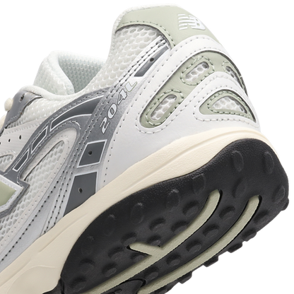 New Balance 204L