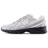New Balance 740