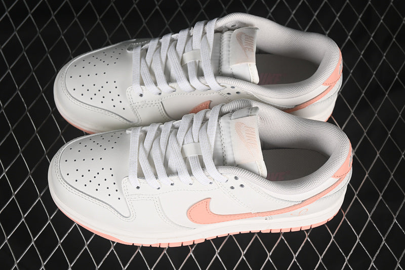 SB DUNK LOW WHITE/PINK