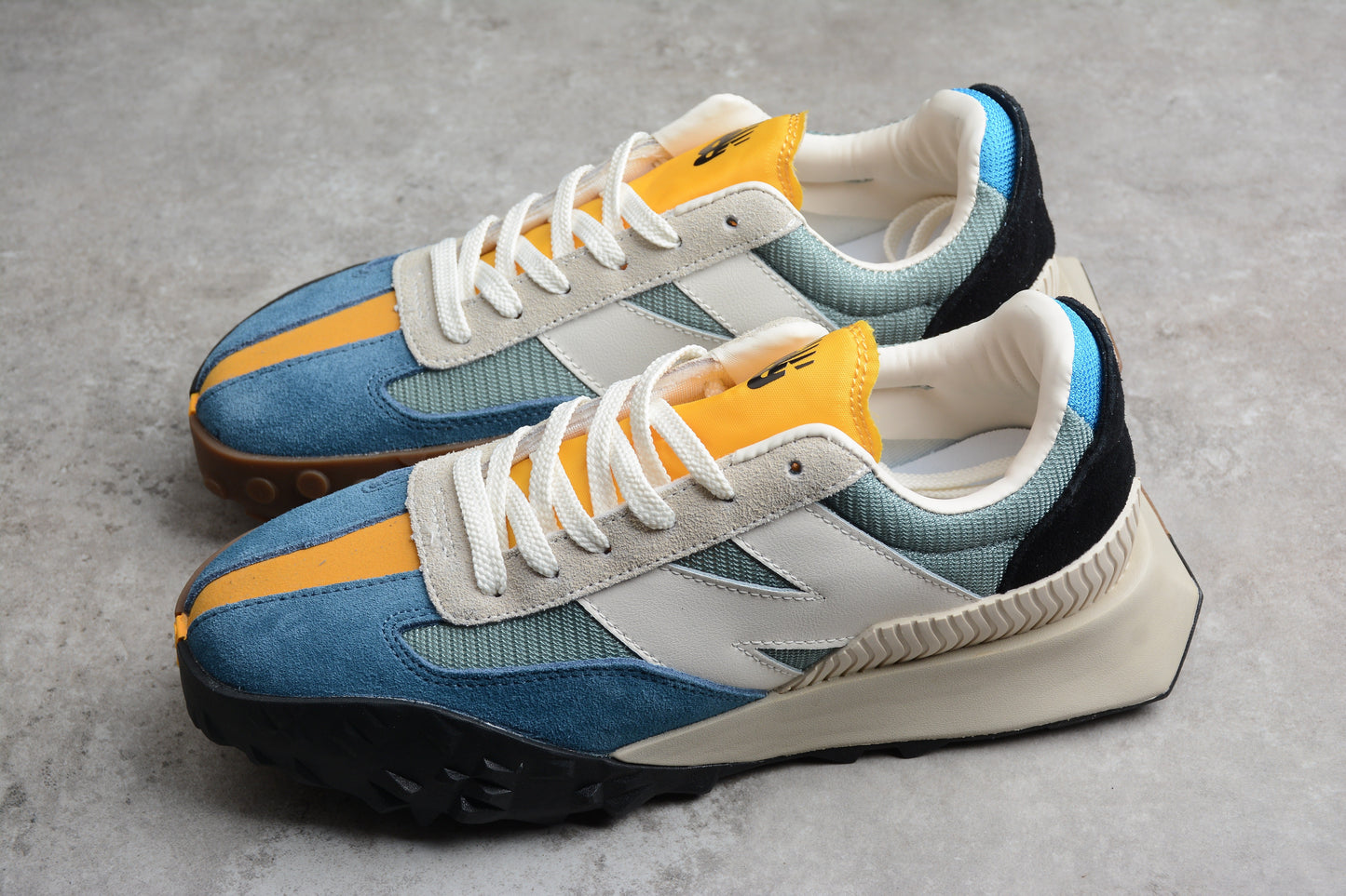 New Balance NB New Balance XC72 series retro pioneer sports and leisure jogging shoes multi-color stitching blue, yellow, white and black
