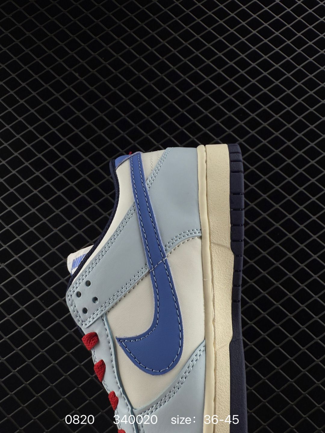 As the name suggests, NIKE SB DUNK LOW PRO Dunk SB has a classic Dunk blood relationship and injects more fashion elements. Compared with ordinary Dunk skateboard shoes, the improved version of Dunk SB thickens the filling of the tongue to make it more comfortable.