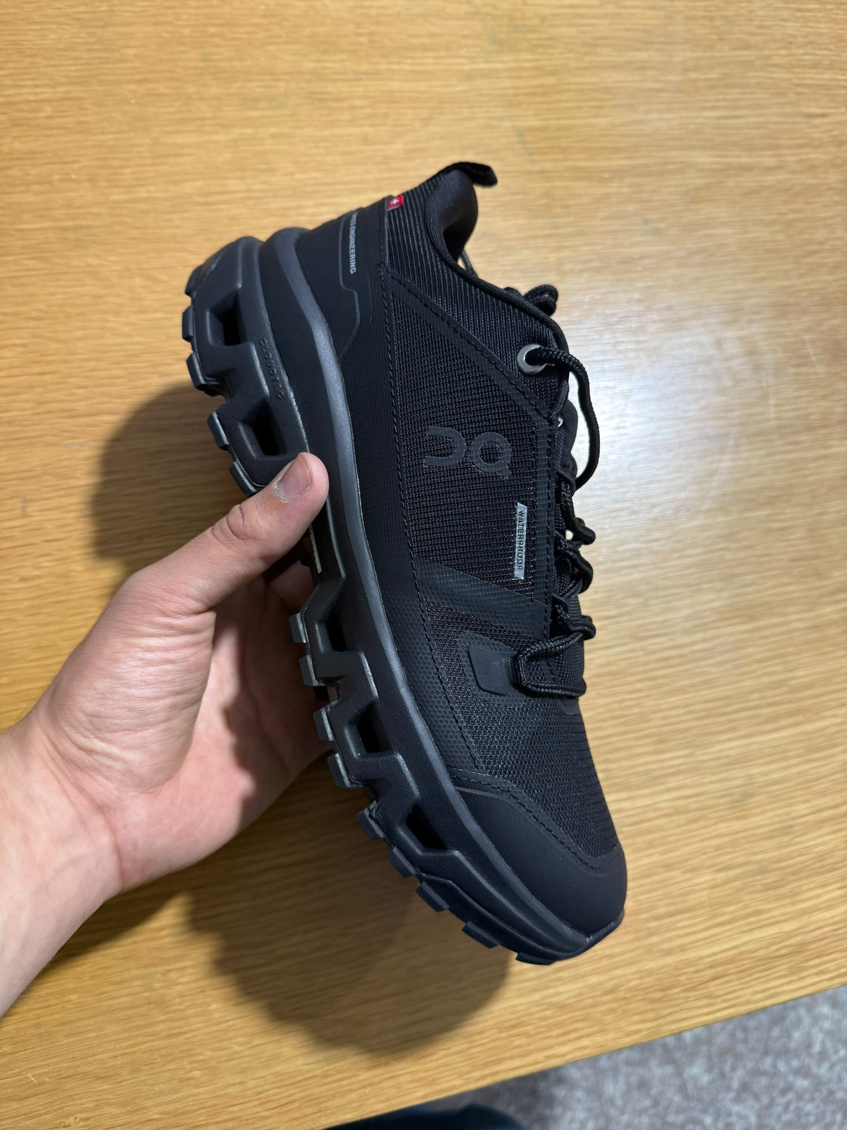 On cloud hiking sneakers waterproof stock