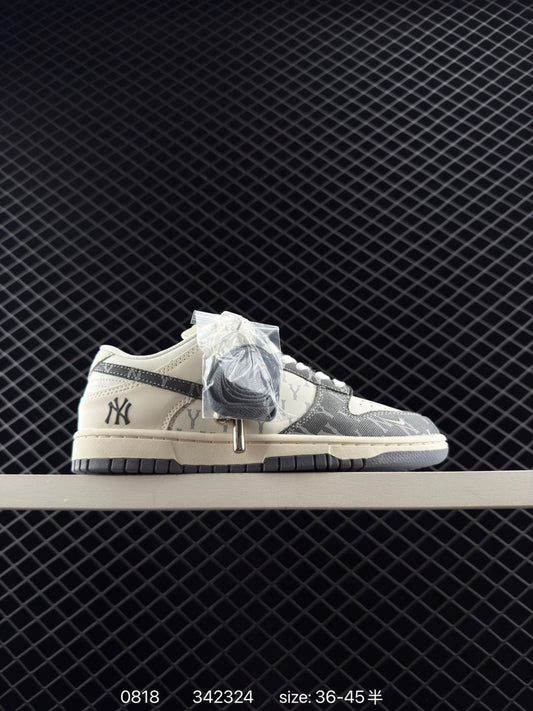 Nike NK Dunk Low Retro DIY low-top casual sports shoes Original head layer material The materials are absolutely unambiguous. Exclusive version steaming processing brings better visual and foot experience. Cleanliness Electric embroidery craftsmanship The leather is clean and cut without any burrs. The details are perfect