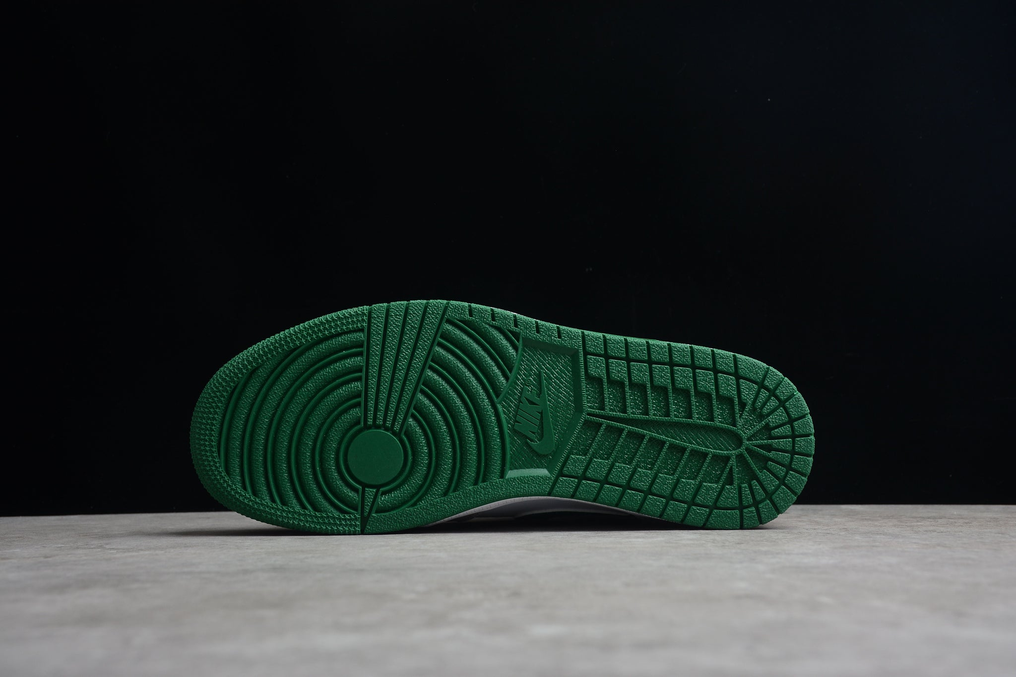 Air jordan mid grey green