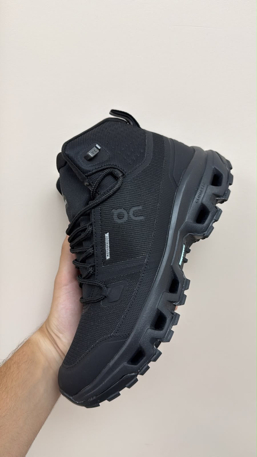 On Cloud hiking  Stock