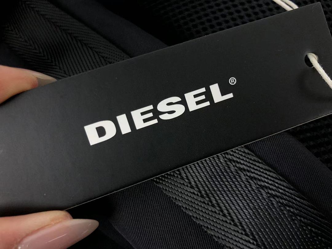 DIESEL BAG 111261475 (长19CM*宽9CM*高27CM)