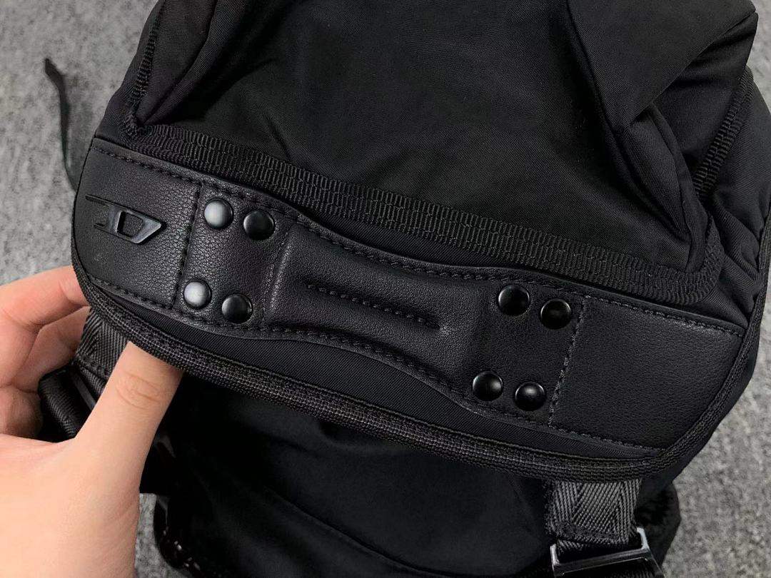 DIESEL BAG 111261475 (长19CM*宽9CM*高27CM)
