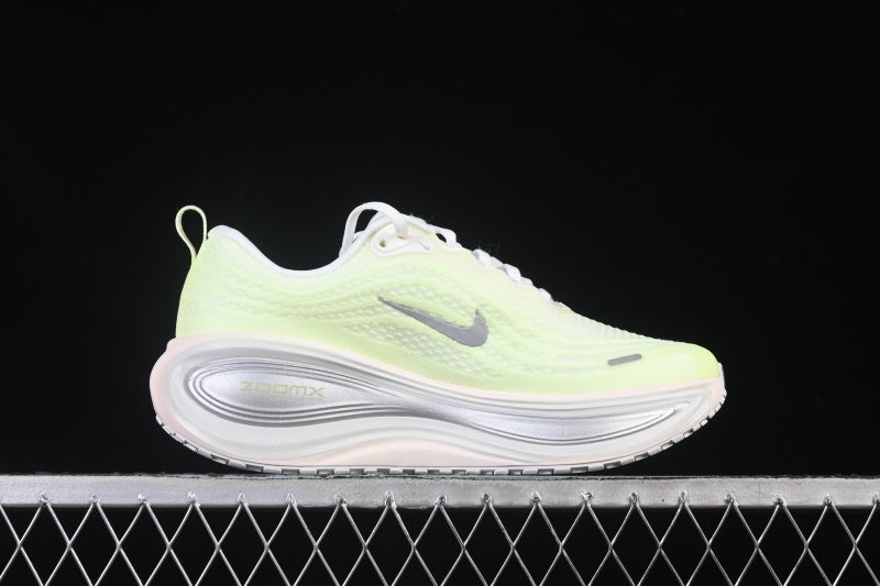 NIKE VOMERO PLUS ZOOM X